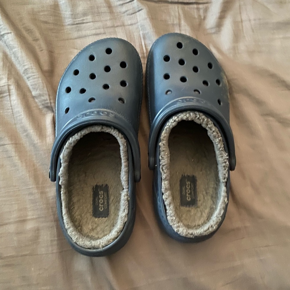 Women’s fuzzy crocs size 6.5